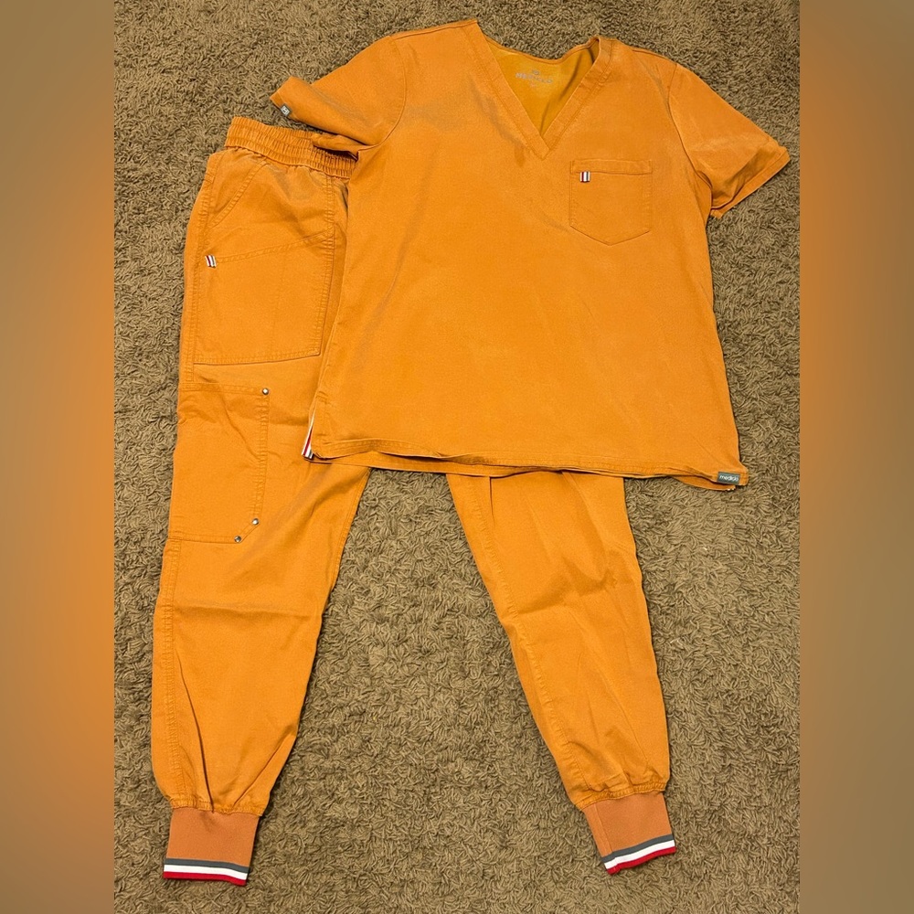 Womens Mediclo scrub set in Sunflower